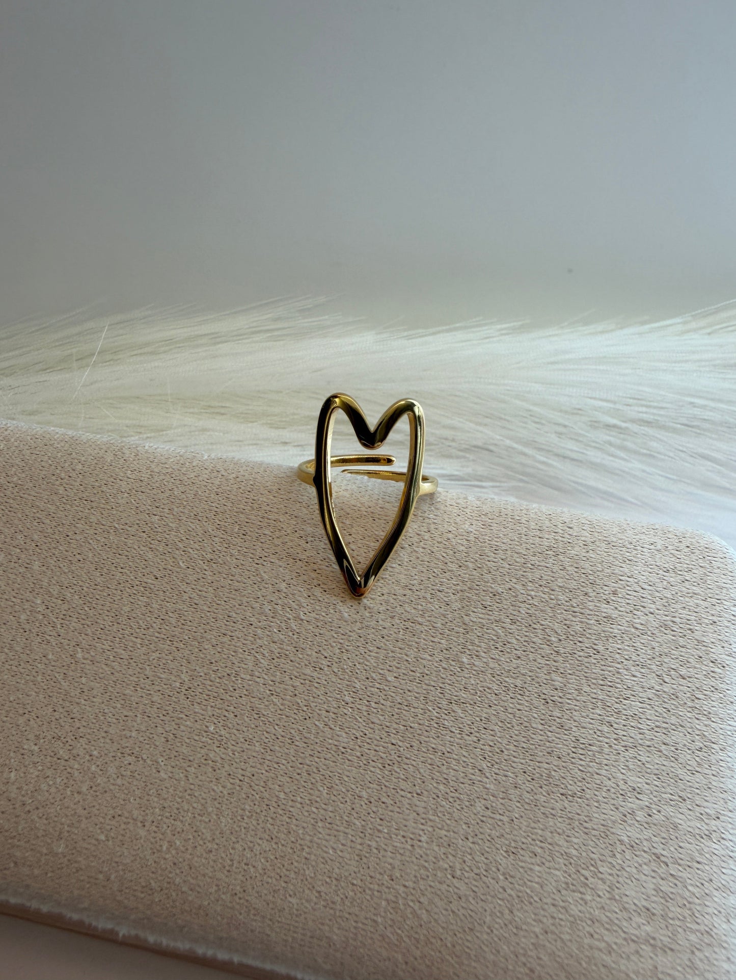 Amora Open Heart Ring