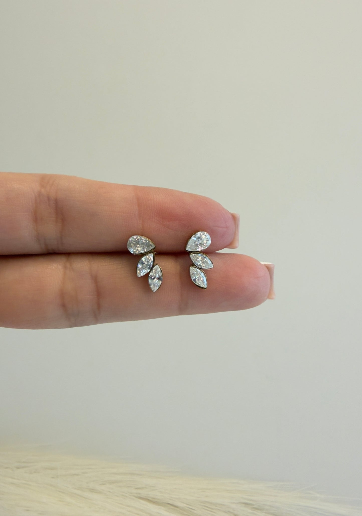 Lumière Studs