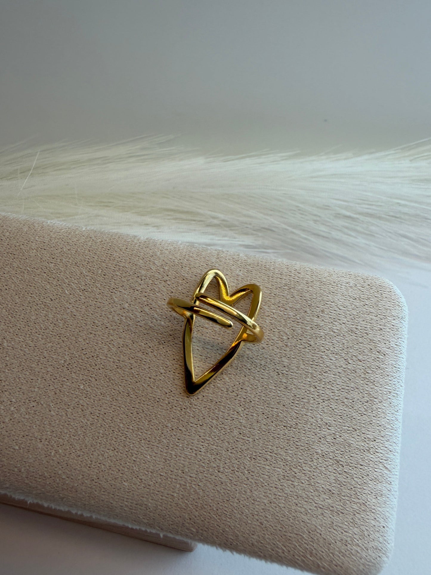 Amora Open Heart Ring