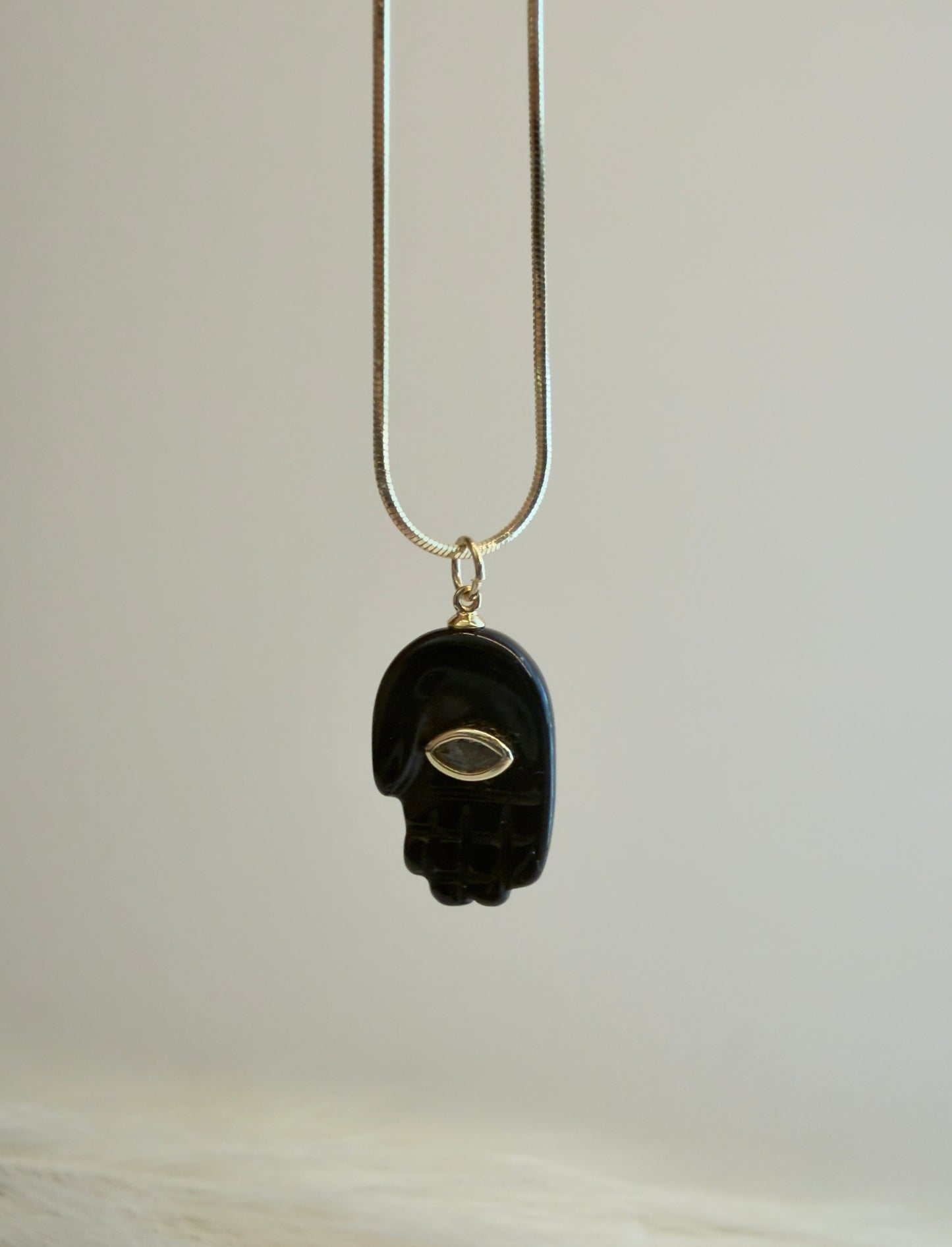 Mano di Luce Necklace