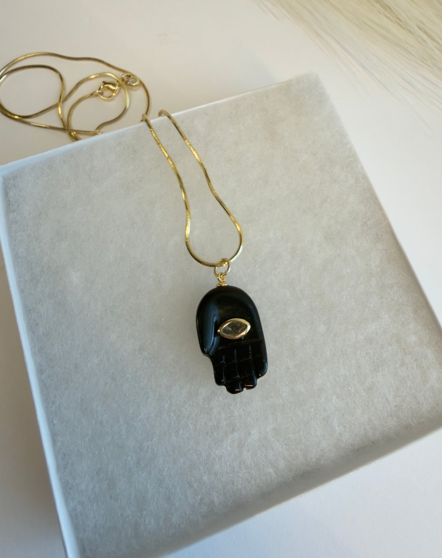 Mano di Luce Necklace