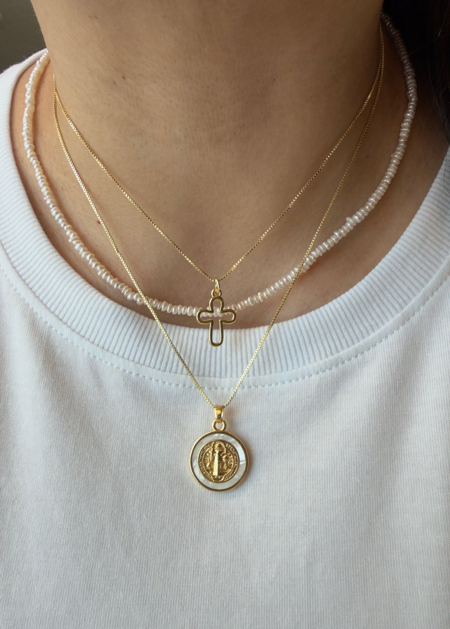 Cruz esencia Necklace