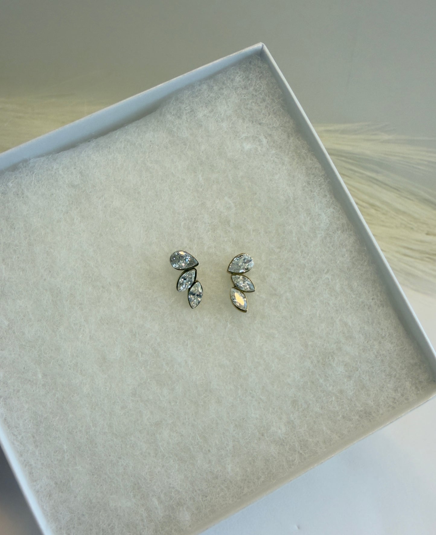 Lumière Studs