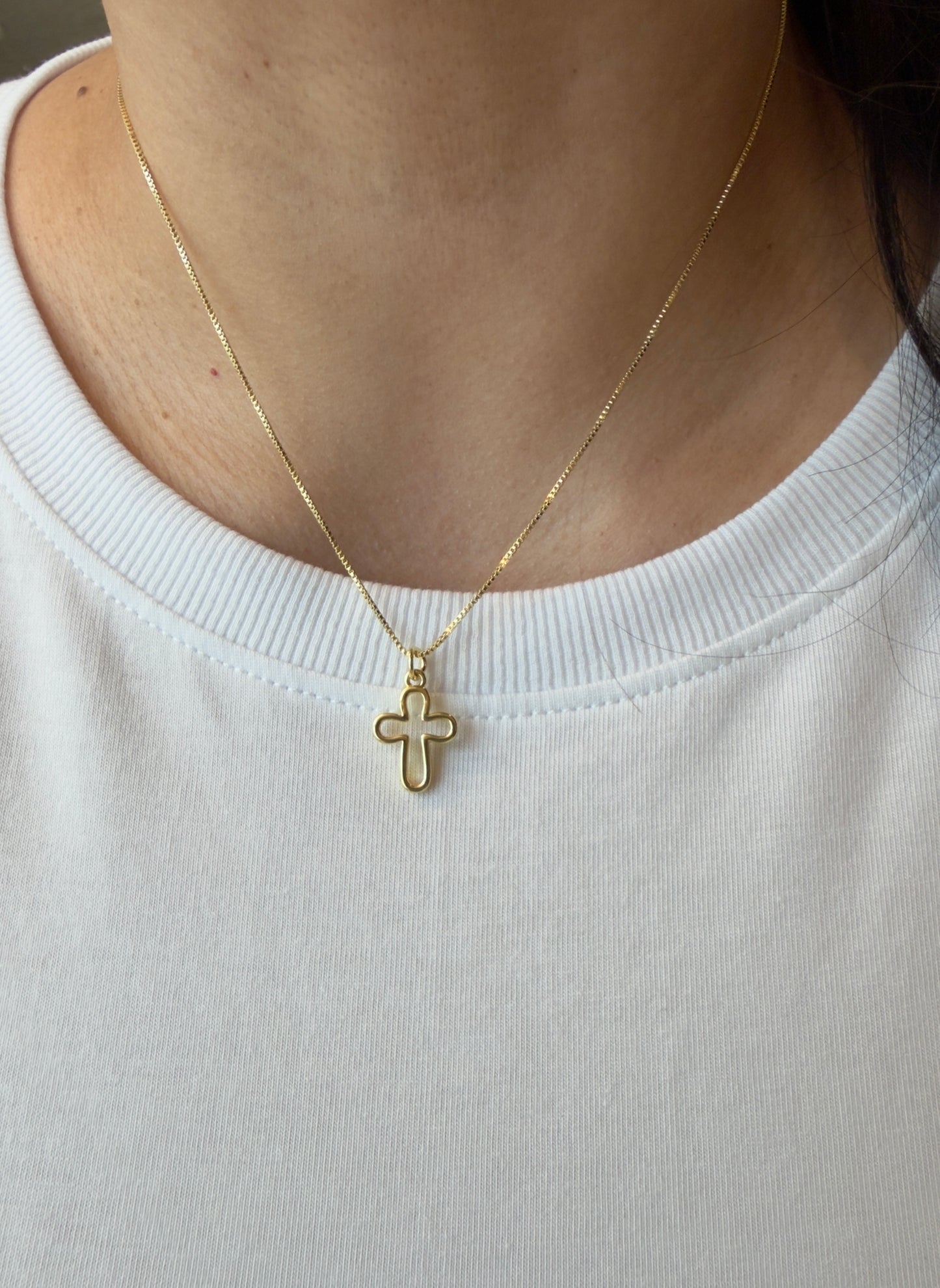 Cruz esencia Necklace