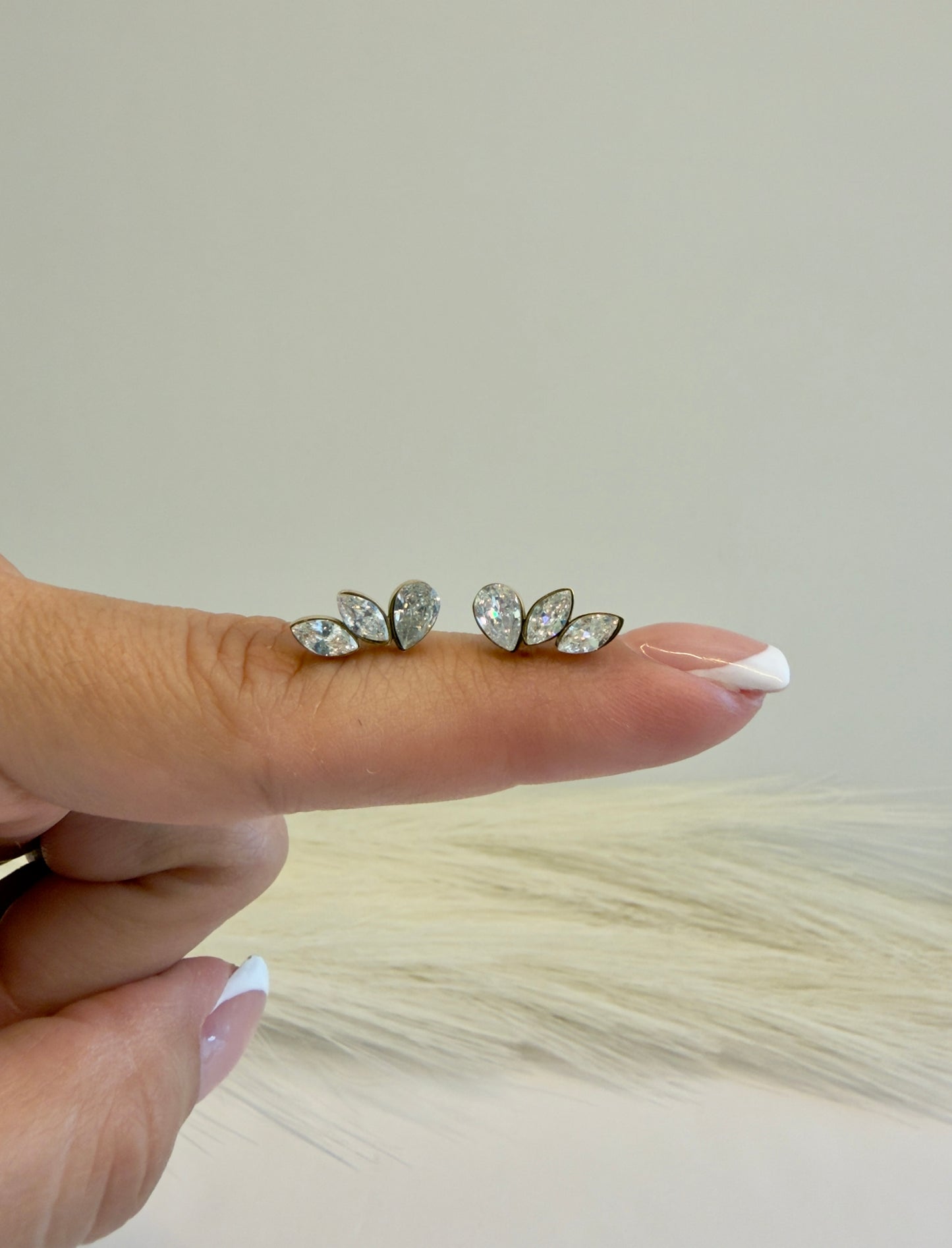 Lumière Studs