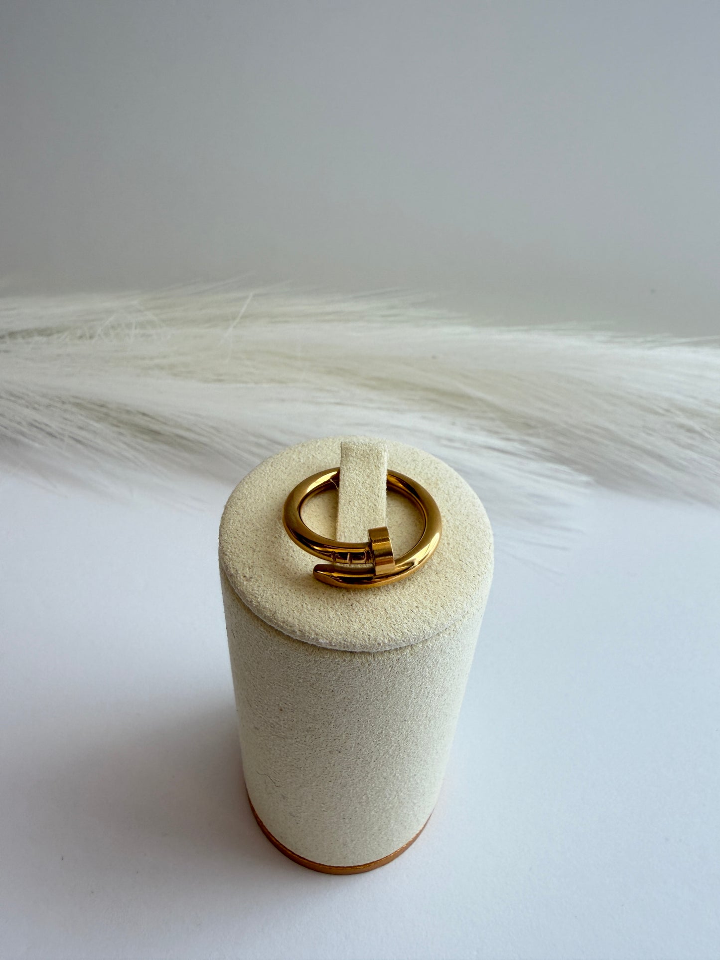 NAIL RING