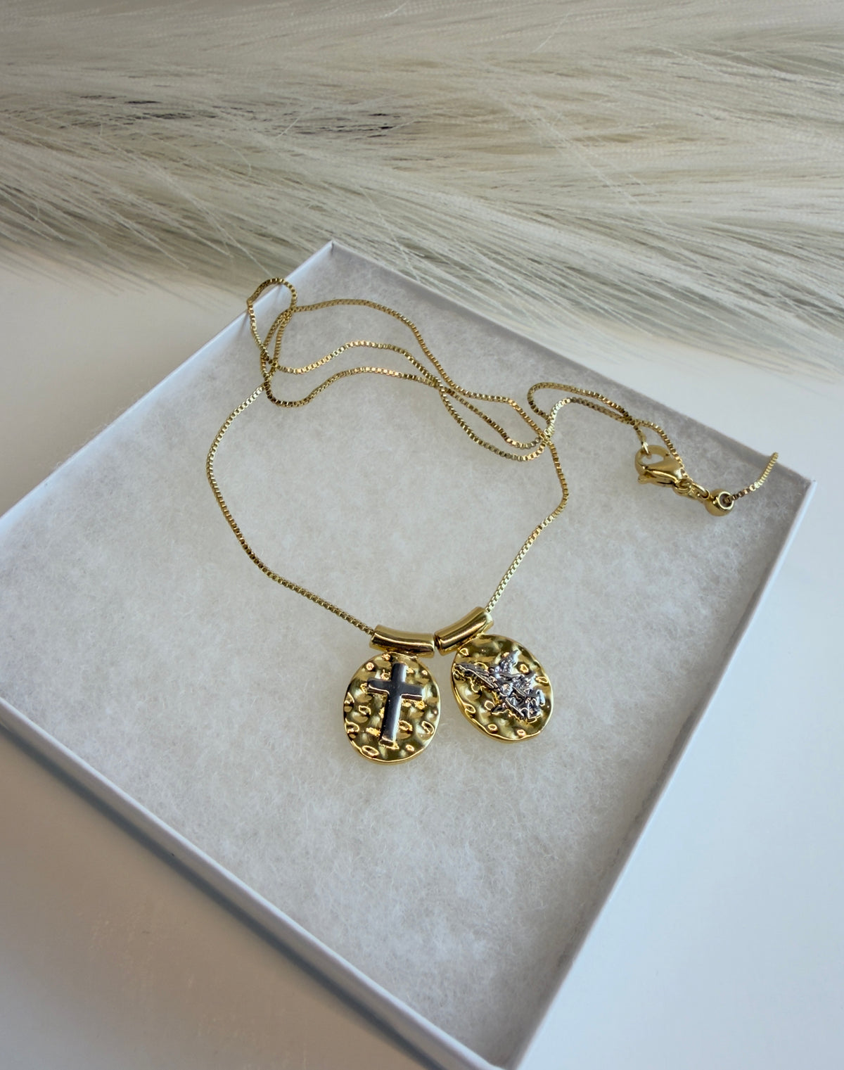 Mi protector Necklace
