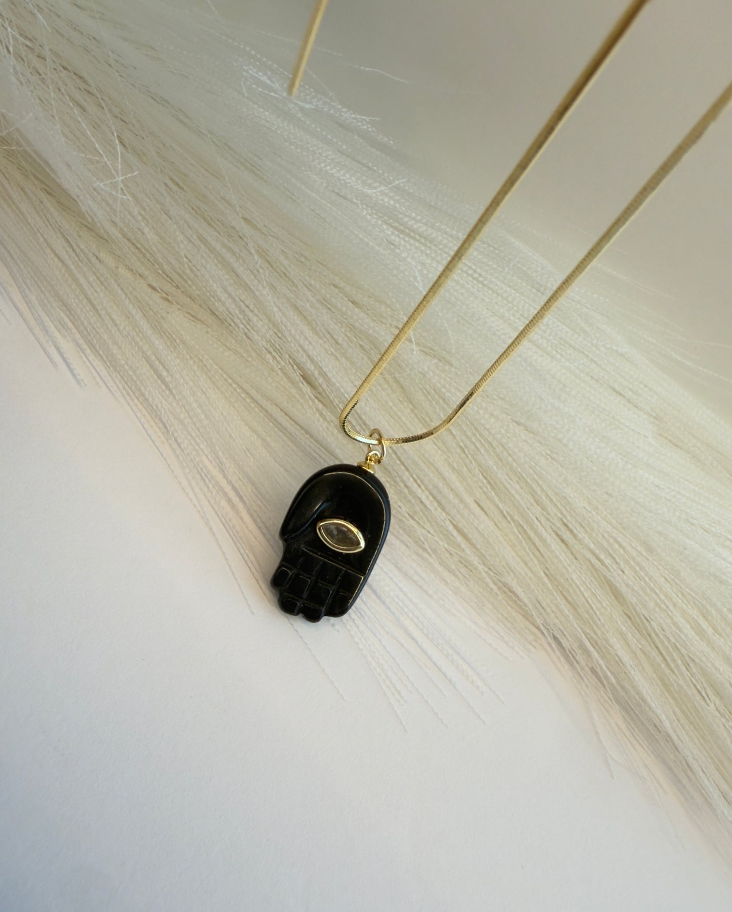 Mano di Luce Necklace