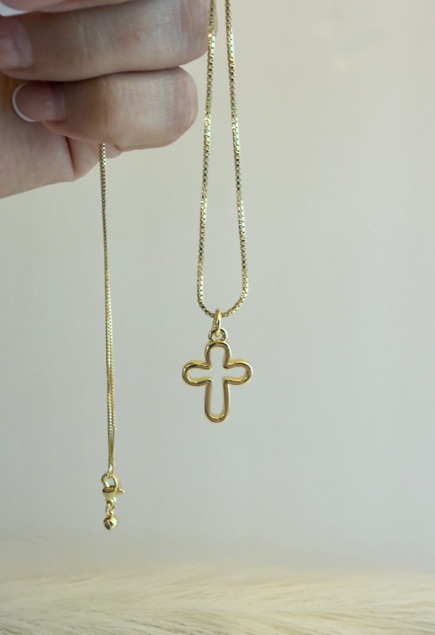Cruz esencia Necklace