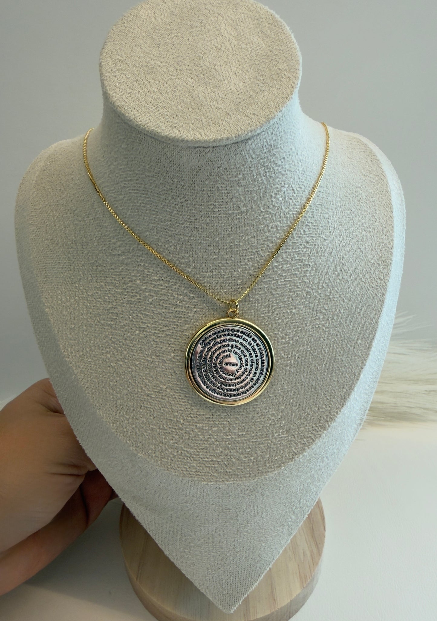 Oración Sagrada Necklace