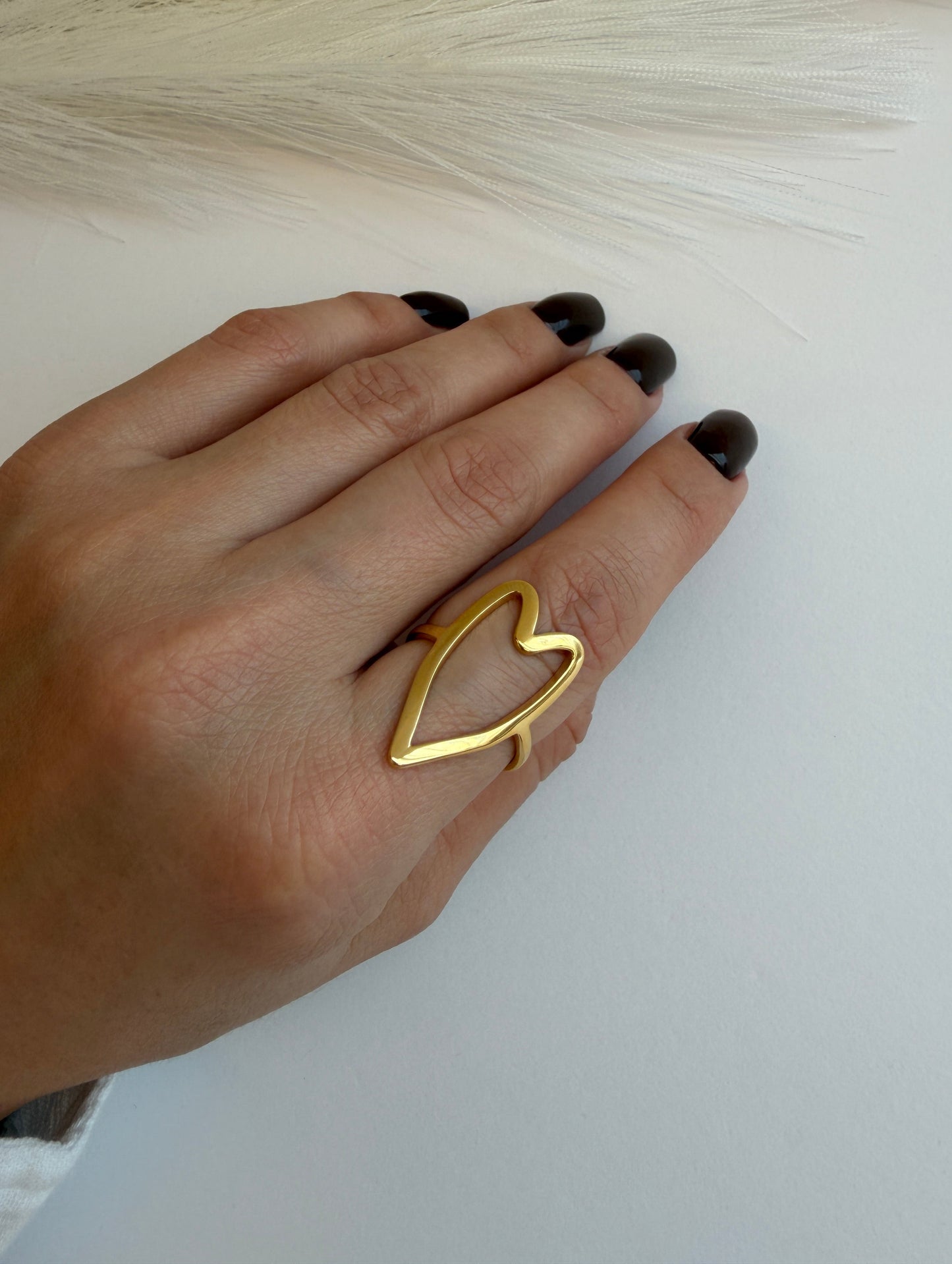 Amora Open Heart Ring